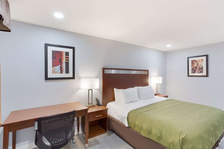 Room 22 of 37
