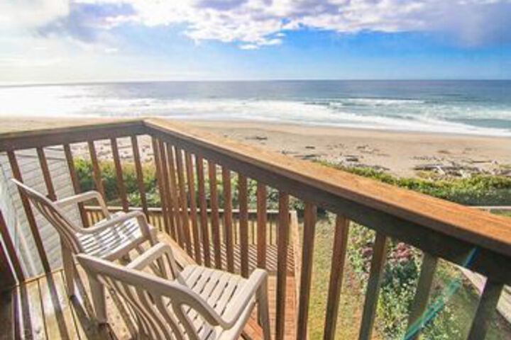 A Beachfront Fantasea 3 Br home by RedAwning