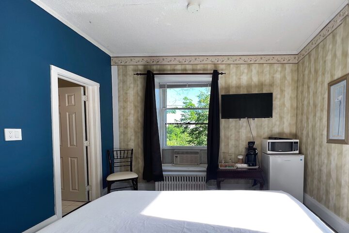 Room 44 of 104