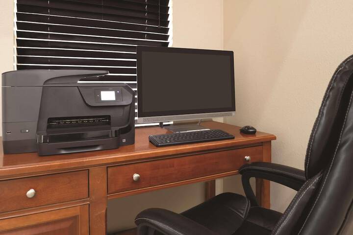 Country Inn & Suites by Radisson Waterloo, IA