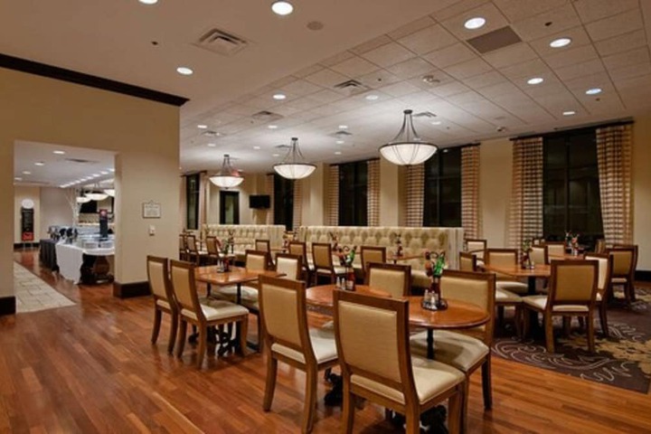 Dining 51 of 59