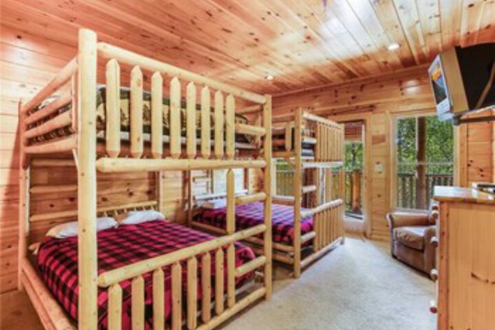 Big Bear Lodge Five Bedroom Home