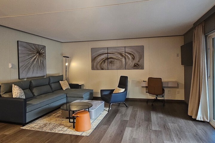 Room 13 of 37