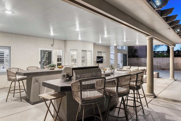 Luxury Pool Home w Theater Games & Mountain View