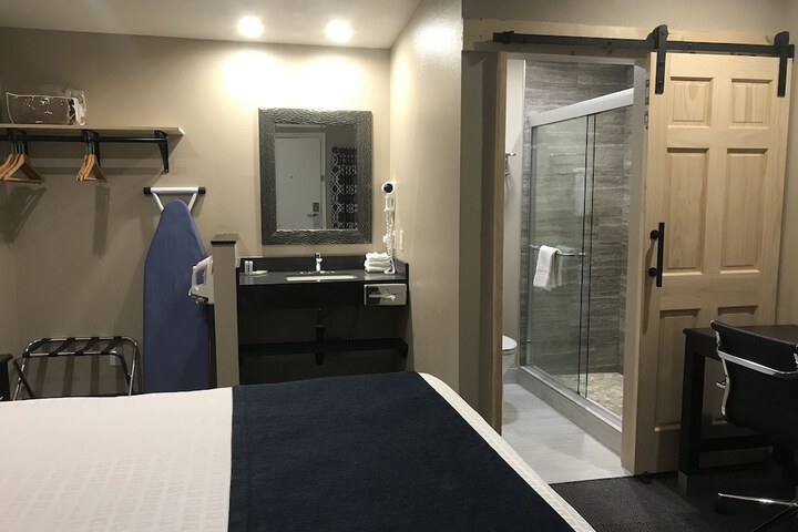 Room 37 of 46