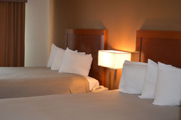 Brookshire Inn & Suites