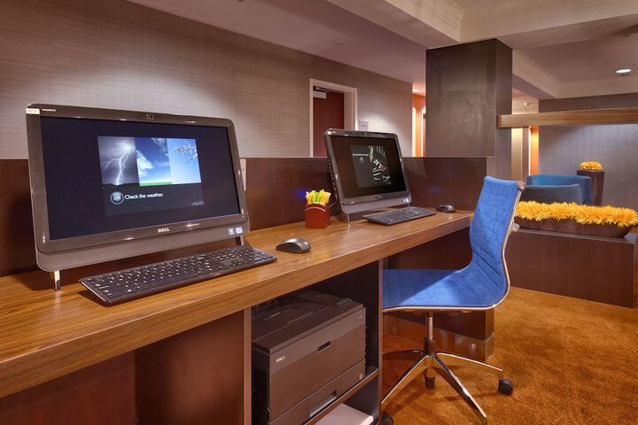 Business Center 44 of 45