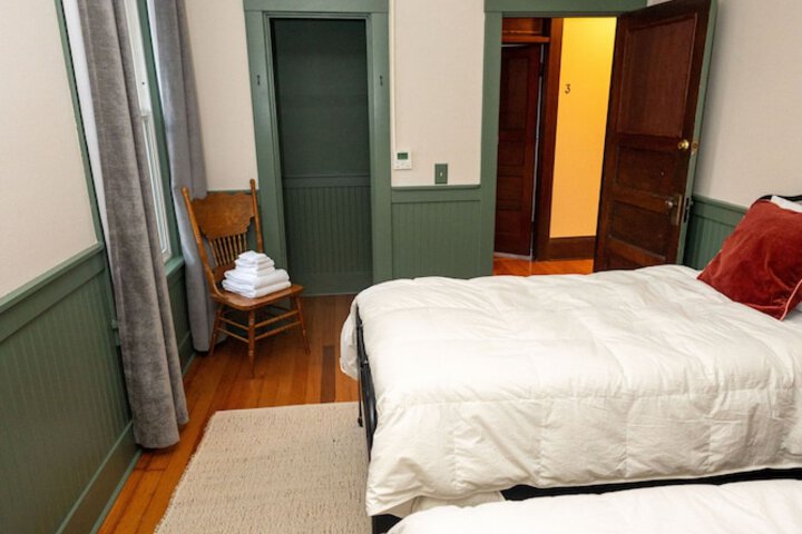 Room 34 of 48