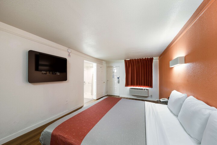 Motel 6 Dallas TX - Farmers Branch