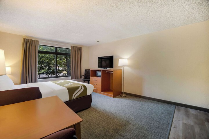 Room 11 of 33