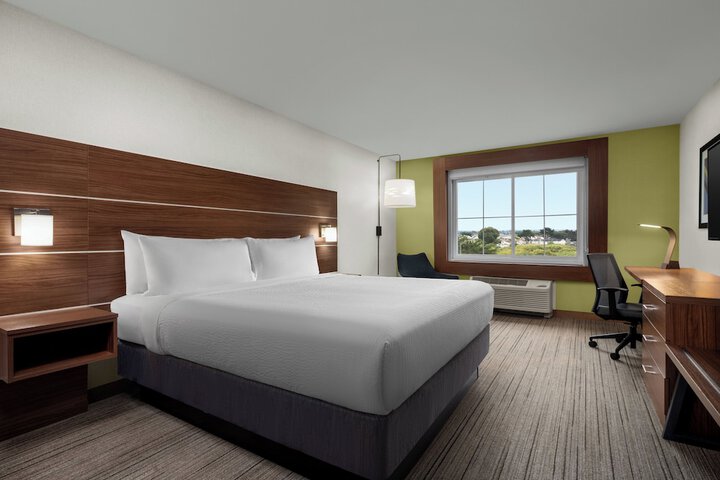 Holiday Inn Express Hotel & Suites Marina - State Beach Area by IHG