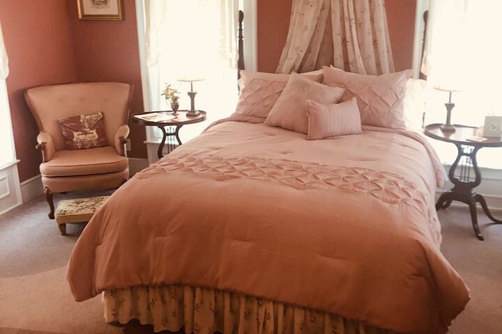 PRINCESS ANNE BOOK LOVERS INN