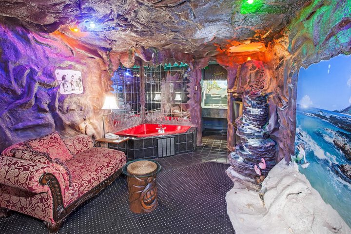 Room 12 of 38
