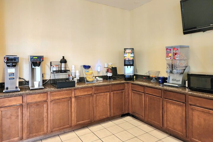 Days Inn by Wyndham Bay City