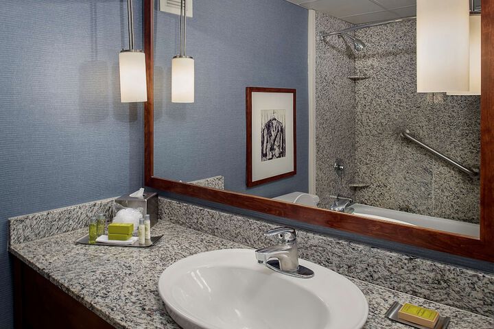 DoubleTree by Hilton St. Louis - Westport