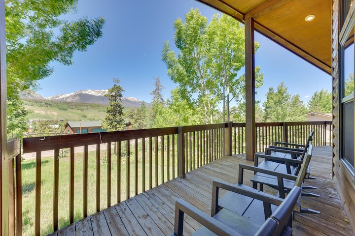 Updated Silverthorne Home w / Hot Tub & Mtn Views!
