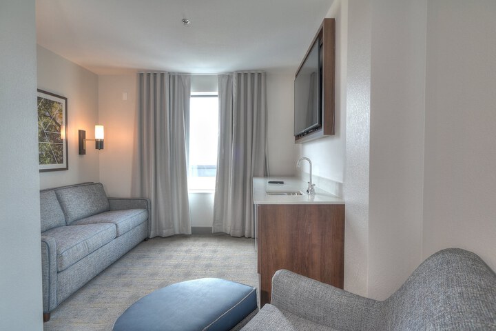 Room 80 of 107