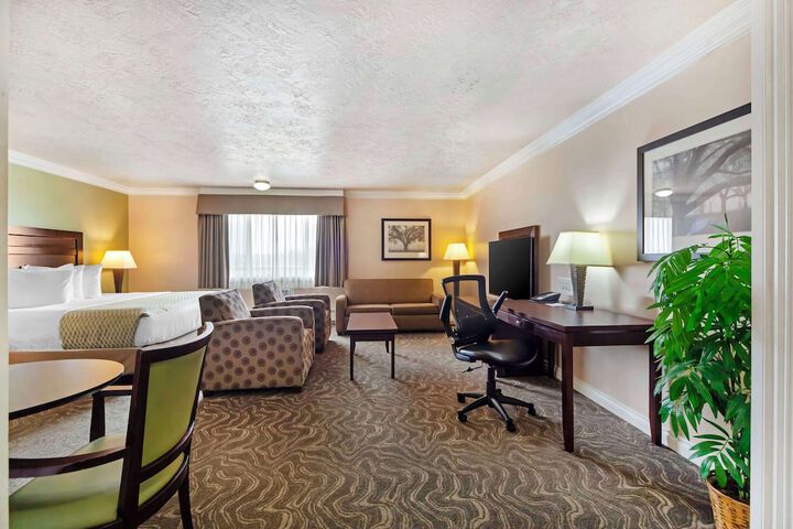 Best Western Plus Mirage Hotel & Resort