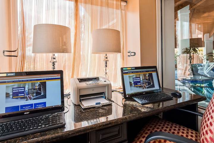 Business Center 18 of 18