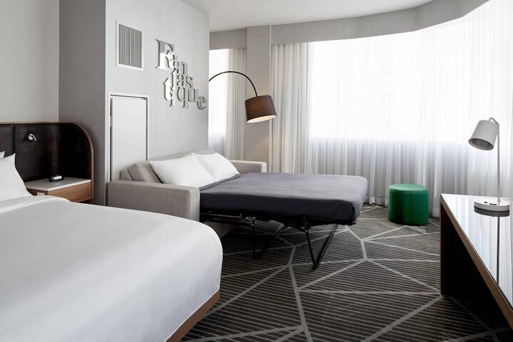 Room 25 of 59