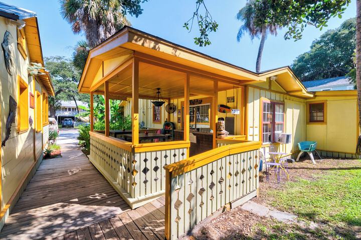 Beachside Boutique Inn – Folly Beach Rooms & Private Cottages
