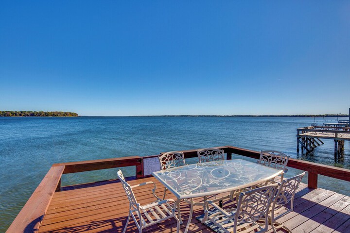 Waterfront Lake Fork Getaway w / Dock Access