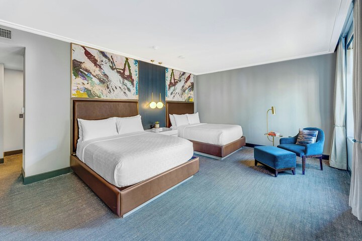 Room 32 of 69