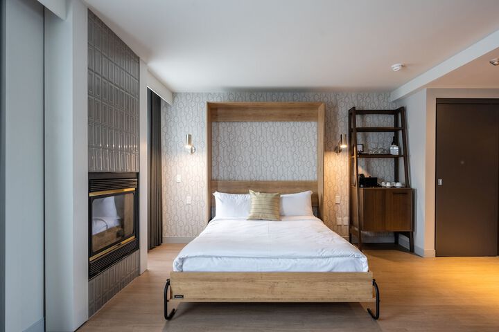 Room 17 of 40