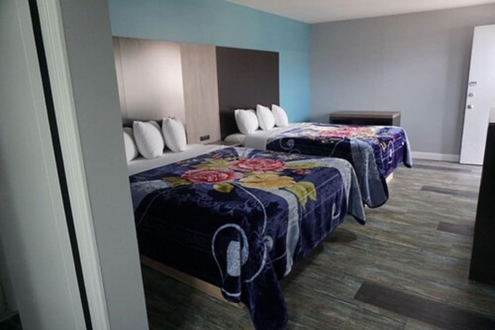 Room 4 of 11