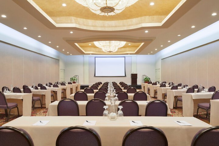Ballroom/Hall 36 of 40