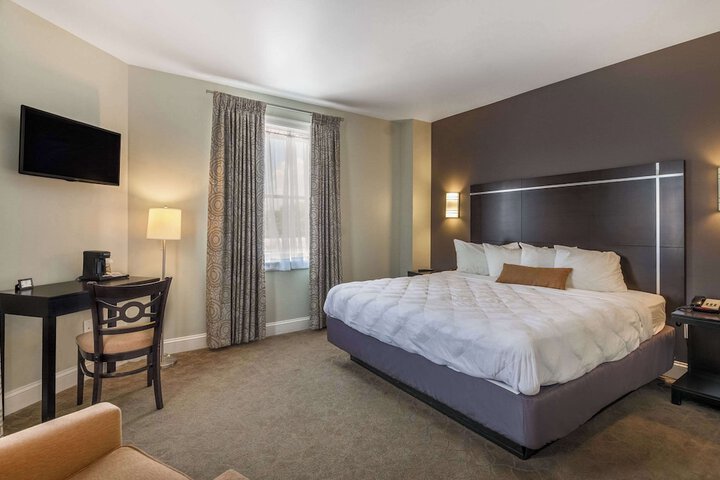Room 34 of 62