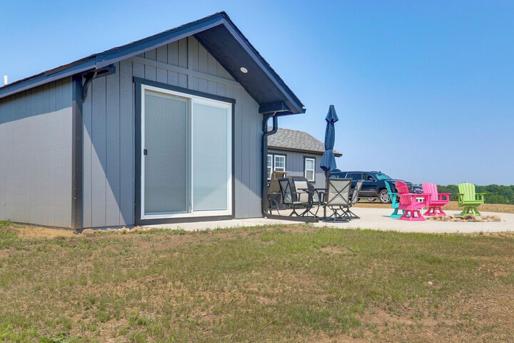 Pet-friendly Cabin w / Lake Access & Patio in Dent