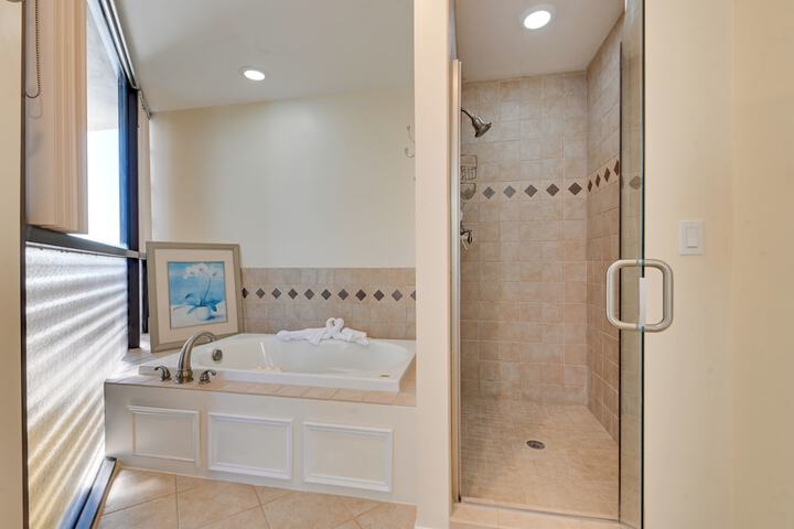 Oceanfront Escape on Wilbur Beach!