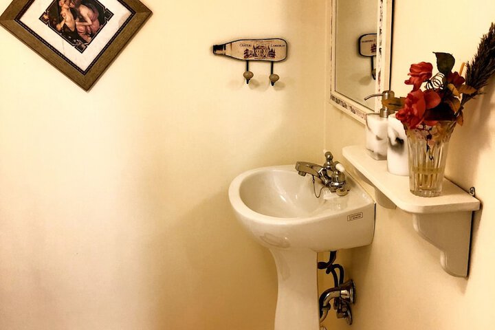 Room 24 of 82