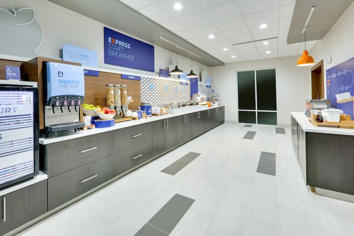 Holiday Inn Express & Suites Plano - The Colony by IHG