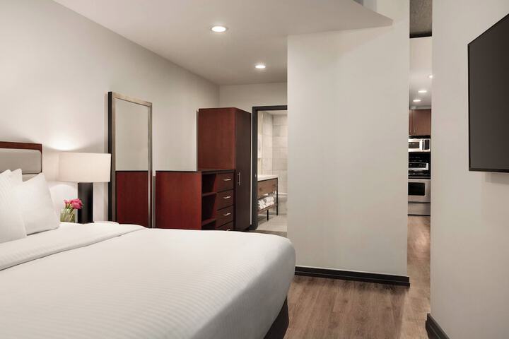 Room 32 of 59