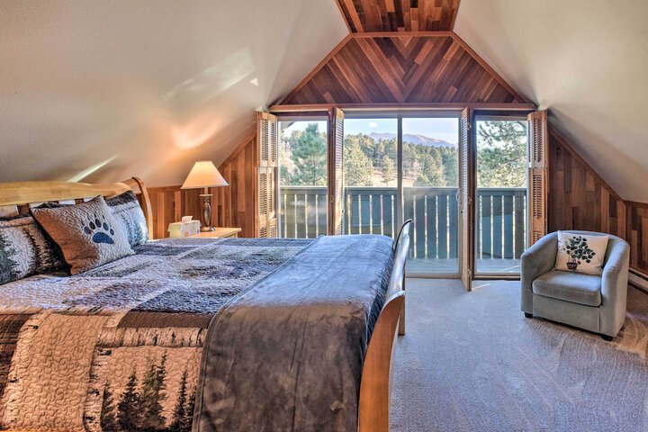 mountain Haven w / Deck + Pikes Peak Views!