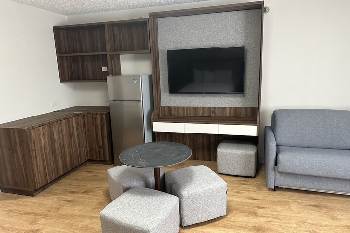 Room 33 of 83