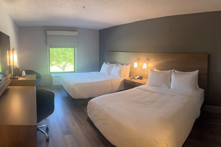 Room 35 of 76