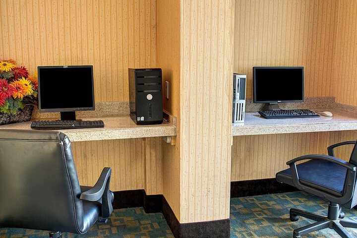 Business Center 30 of 34