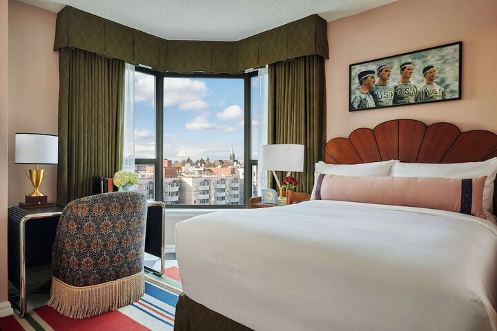 Room 27 of 71