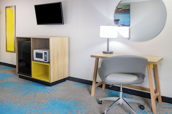 Room 10 of 28