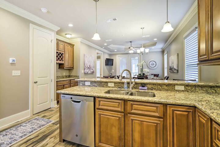 Diamondhead Condo - Marina Pool Access & Golfing!