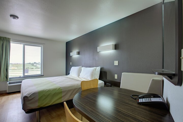 Room 33 of 38