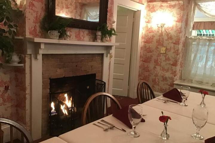 Red Rocker Inn