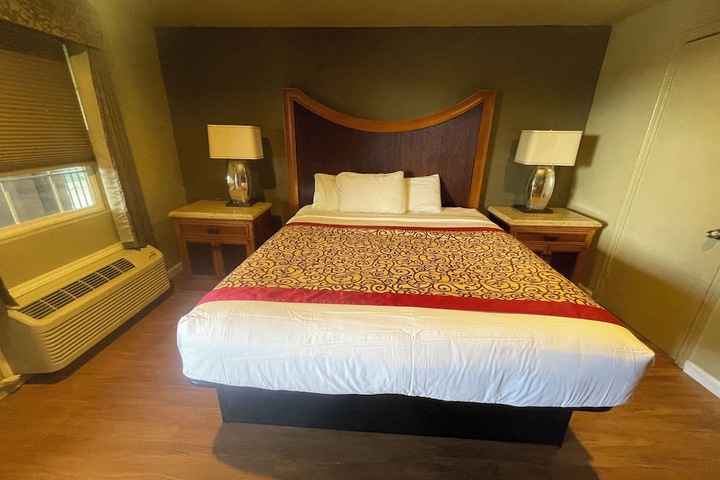 Room 35 of 41