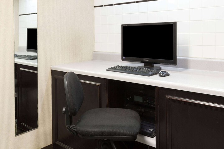 Business Center 14 of 14