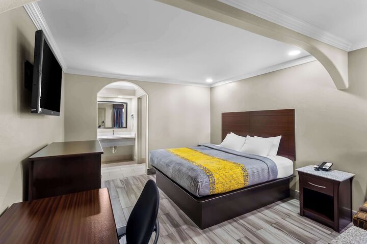 Room 12 of 34