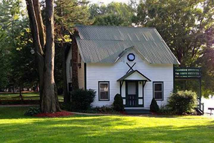 The Elms Waterfront Cottages