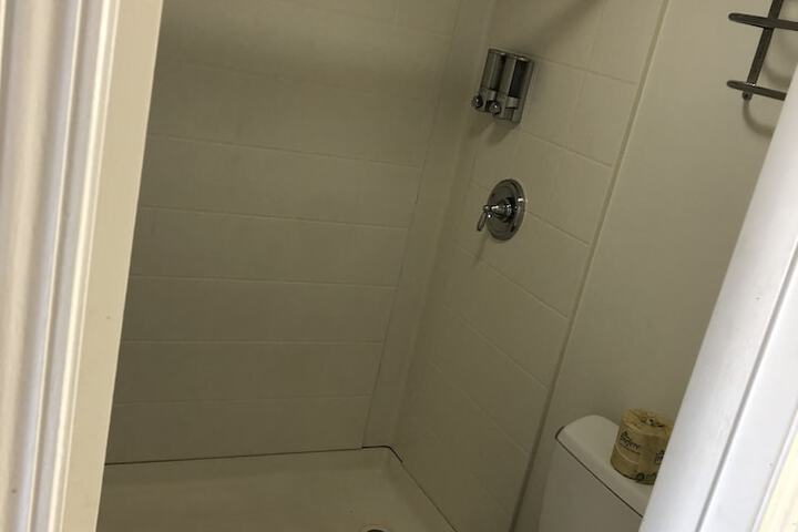 Room 6 of 8